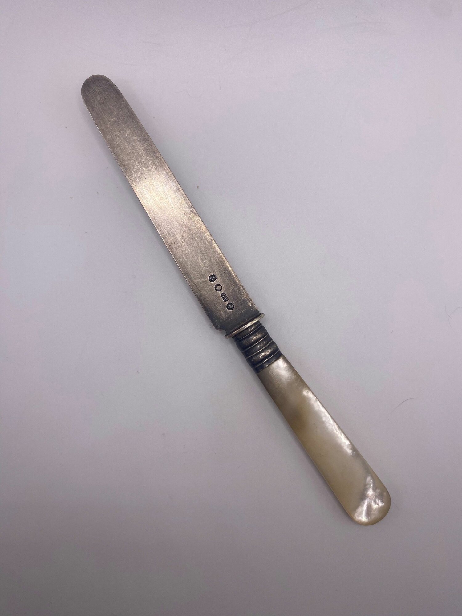 Нож десертный. Российская империя. Александр Качъ. Гальваническое покрытие. Ручка перламутр.