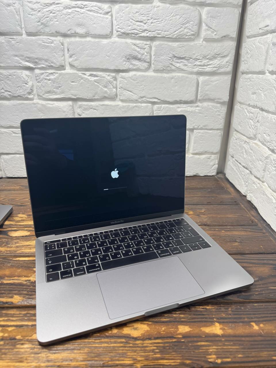 Apple MacBook Pro 13inch 2017 Intel Core i5 2.30Ghz, RAM 8 gb, SSD