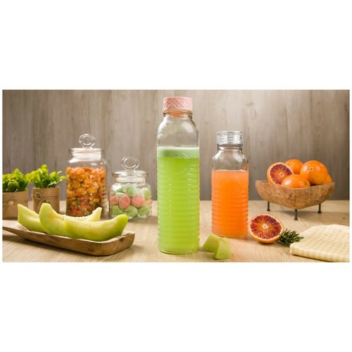 Стеклянная бутылка в деревенском стиле