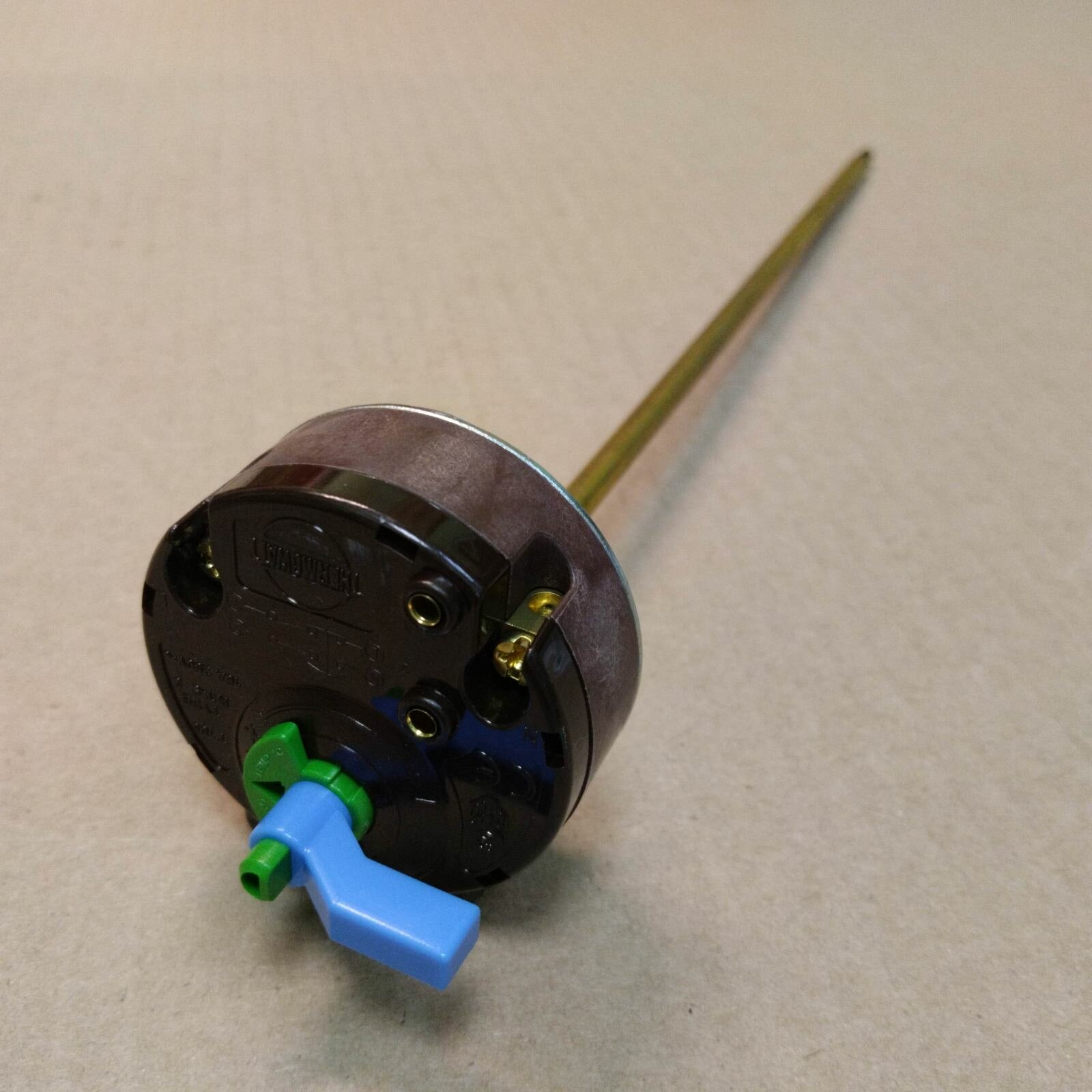 фото Термостат стержневой RTS 16A 70С/83С Термекс 3412382 с флажком и термозащитой для водонагревателей