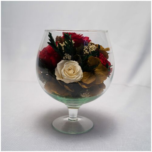 Композиция в бокале со стабилизированными розами | VeGa Flowers Gallery | Цветы в стекле