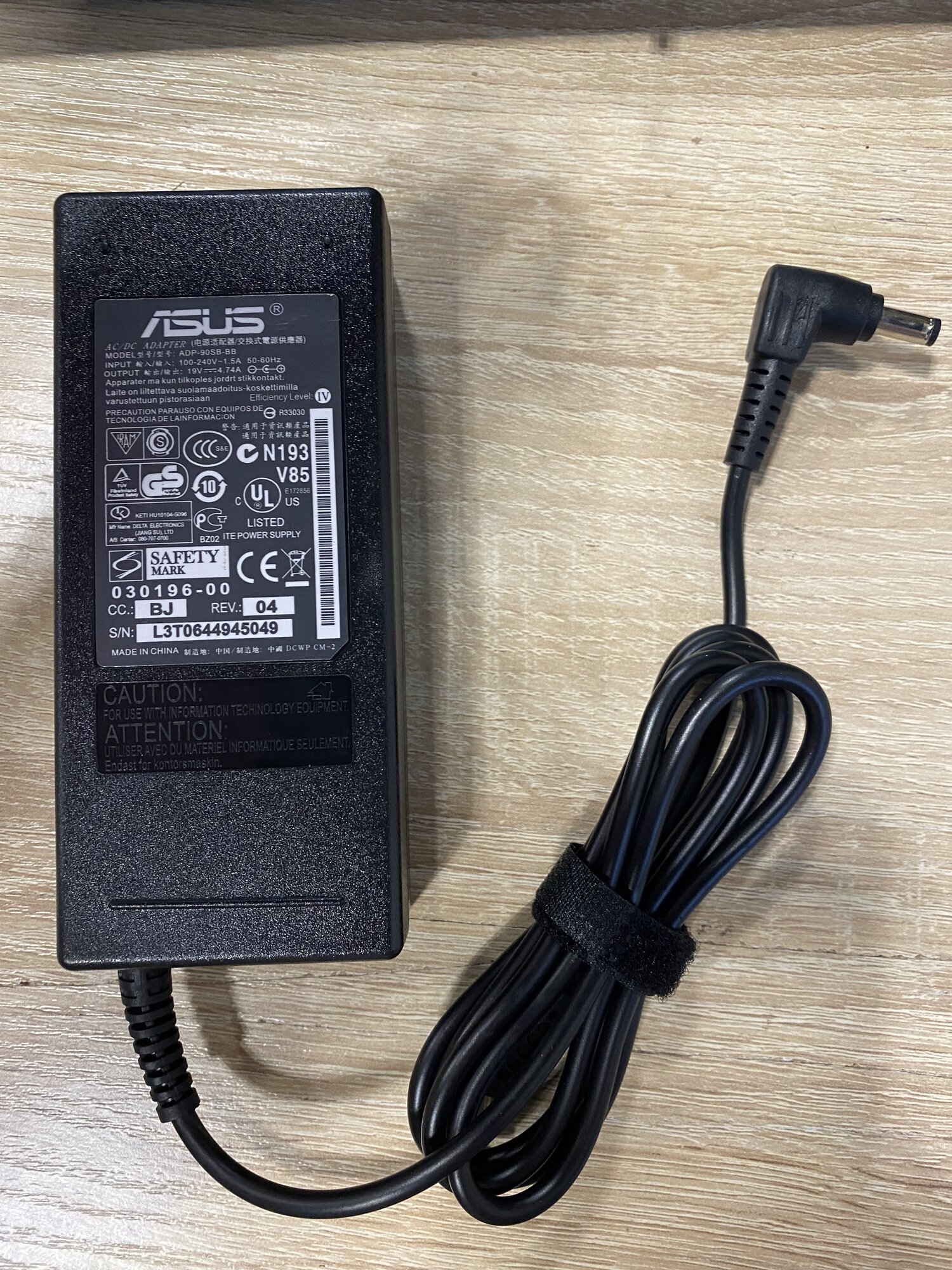Блок питания для ноутбука Asus 19V, 4.74A, 90W,5.5x2.5 с кабелем