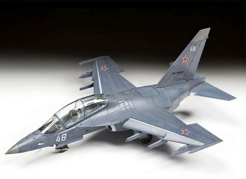 Сборная модель ZVEZDA Российский легкий штурмовик Як-130, 1/48