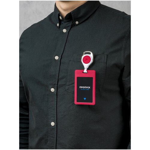 фото Flexpocket / держатель для пропуска, бейджа, чехол для карт доступа с рулеткой / карман обложка для проездного малиновый
