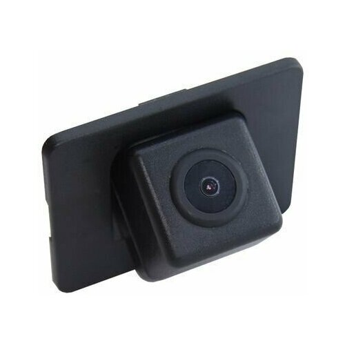 Цветная камера заднего вида c матрицей CCD для автомобилей Mazda 3 BM седан 2013-2017 и угол обзора 175 градусов 5900₽