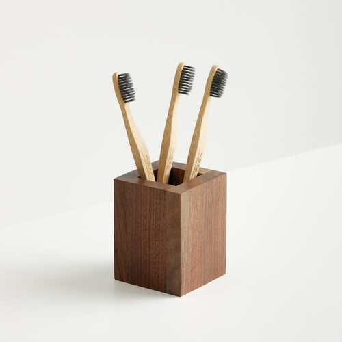 Стакан для аксессуаров Varman. pro Glasstooth 001, дерево американский орех, коричневый, 100х70х70 мм, для ручек и карандашей, для косметики