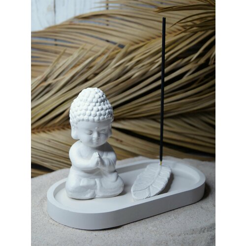 статуэтка будда с лотосом свечи подставка для благовоний статуэтка будды йога благовония санто пала чаша для медитации все для медитации Подставка под благовония Будда с пером  белый