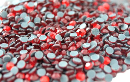 Стразы ss16 термоклеевые 4 мм 10гр. горячей фиксации, цв. 374 красный