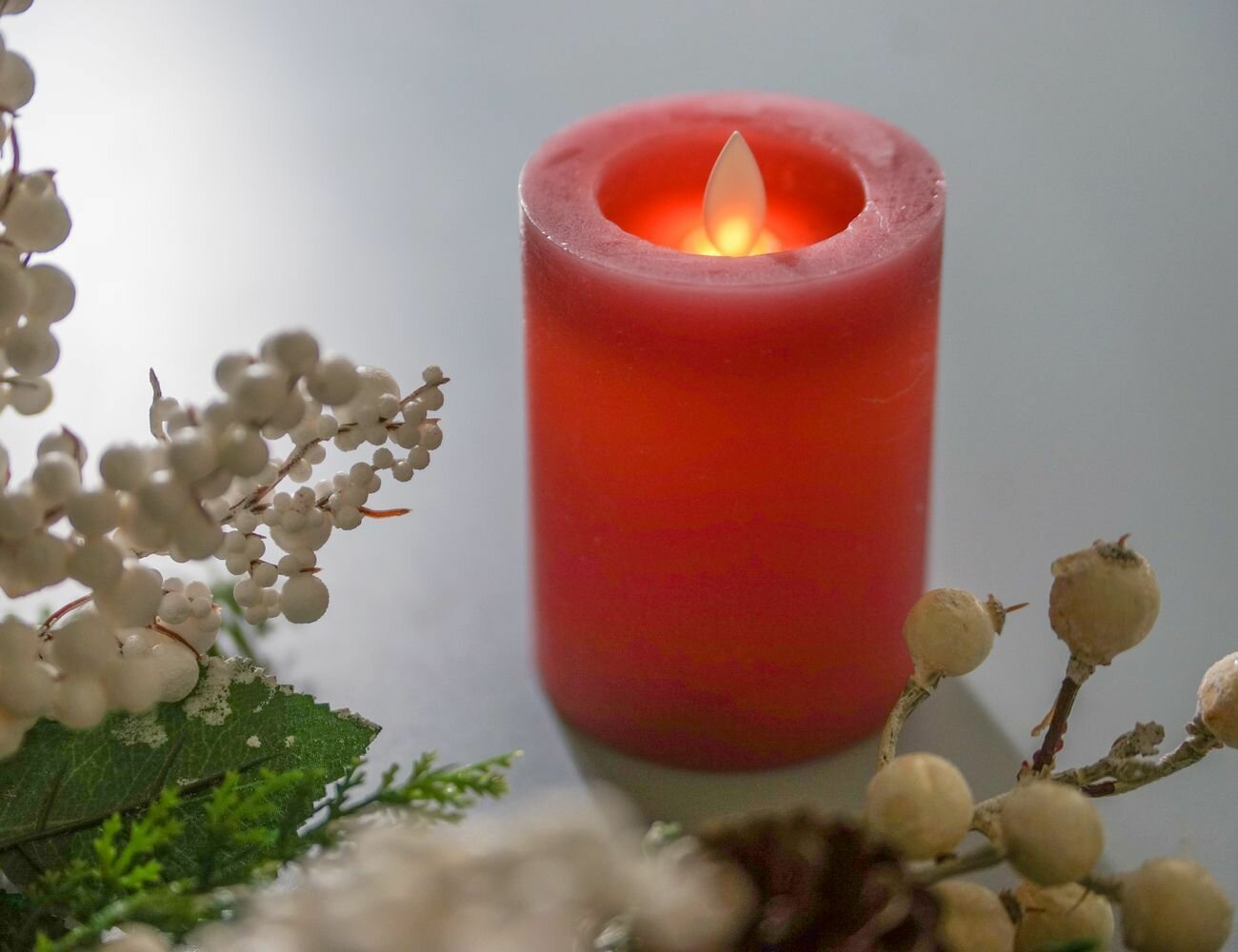 Свеча светодиодная парафиновая лиссэ розовый гранат, имитация живого пламени, колышущийся язычок, 10 см, батарейки, Peha Magic RC-20455