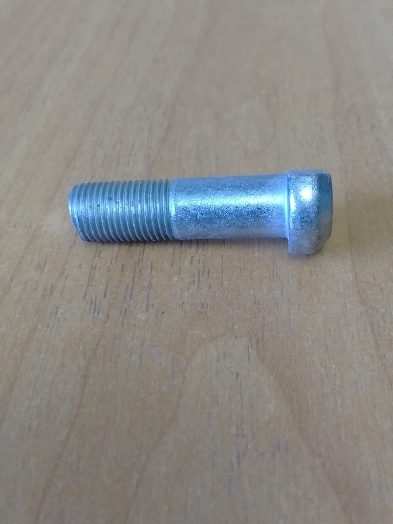 фото 290773-п29 . Болт М10х1х35 с круглой головкой для автомобилей (заднего моста Волга, УАЗ и др.). Красная Этна