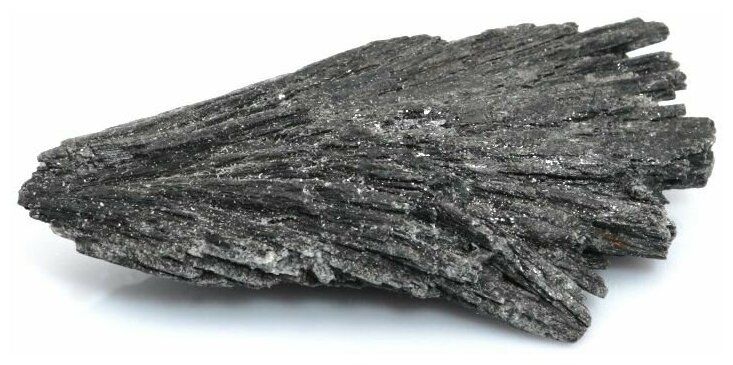 Камень натуральный "Кианит Черный", необработанный (30-40 г, 50 - 60 мм)