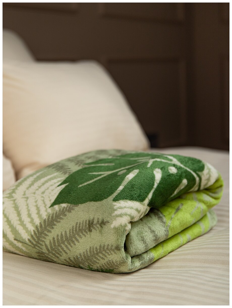 Плед TexRepublic Absolute 180х200 см, 2 спальный, фланель, покрывало на диван, теплый, мягкий, зеленый, оливковый, рисунок монстера и папоротник - фотография № 8