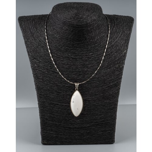 Кулон из магнезита