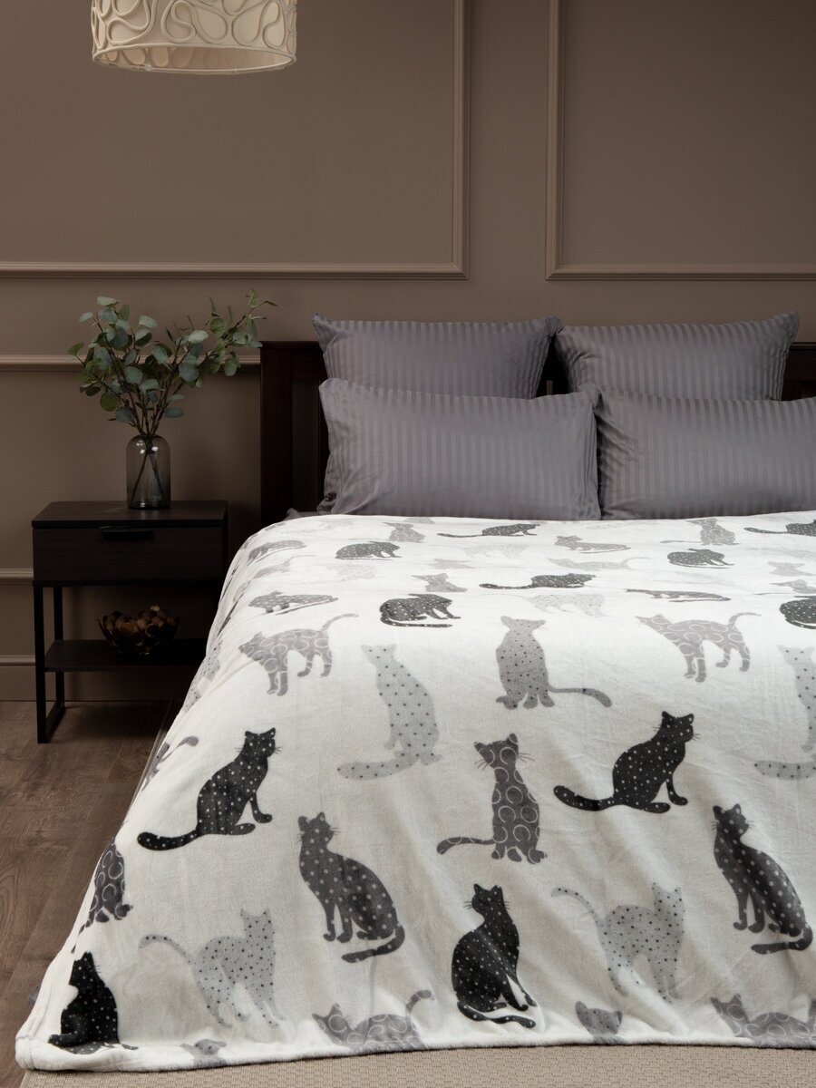 Плед TexRepublic Absolute flannel 150х200 см 15 спальный покрывало на диван фланель мягкий черный серый белый в с котами