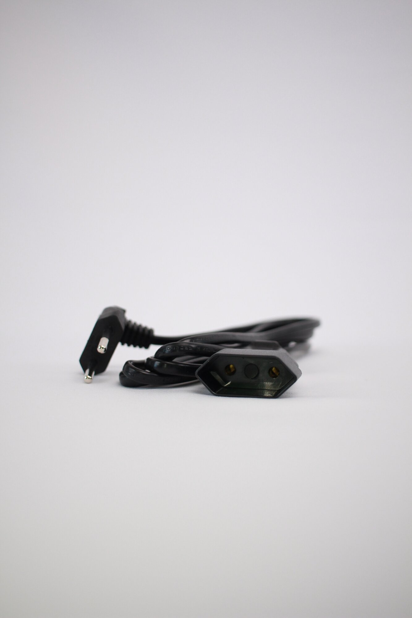 Шнур удлинитель электрический бытовой 1 метр черный - фотография № 2