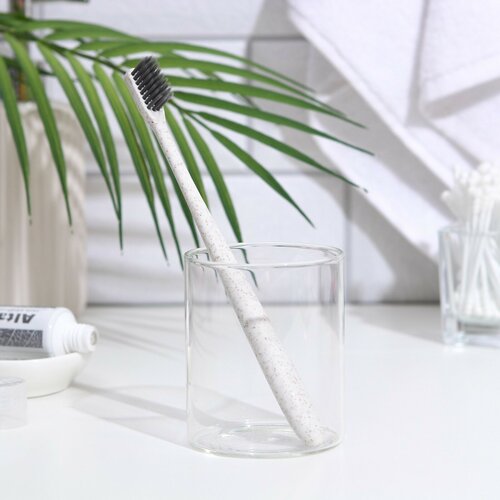 Зубная щетка мягкая, в тубе, белая (1шт.)