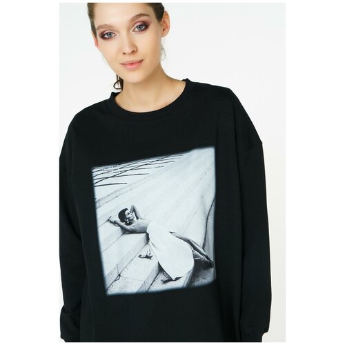 Свитшот Девушка на лестнице ZNAKI Z-200_B_G Черный 42