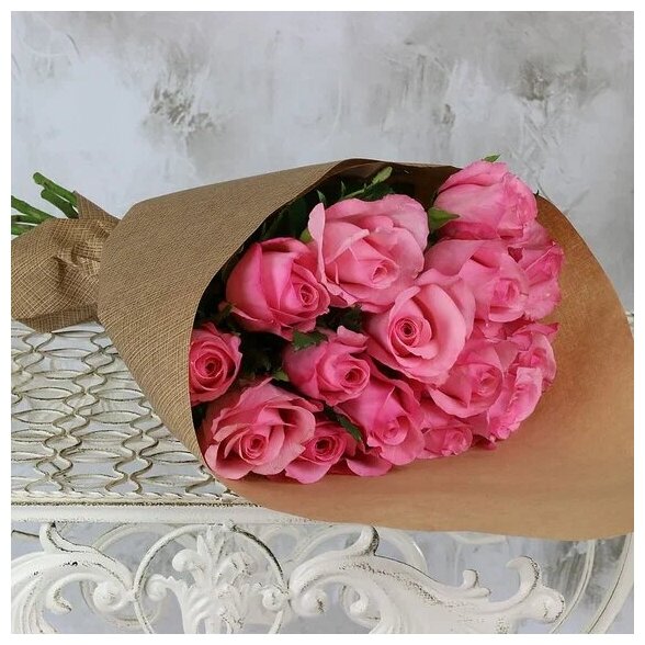Букет цветов из 15 розовых роз 40 см