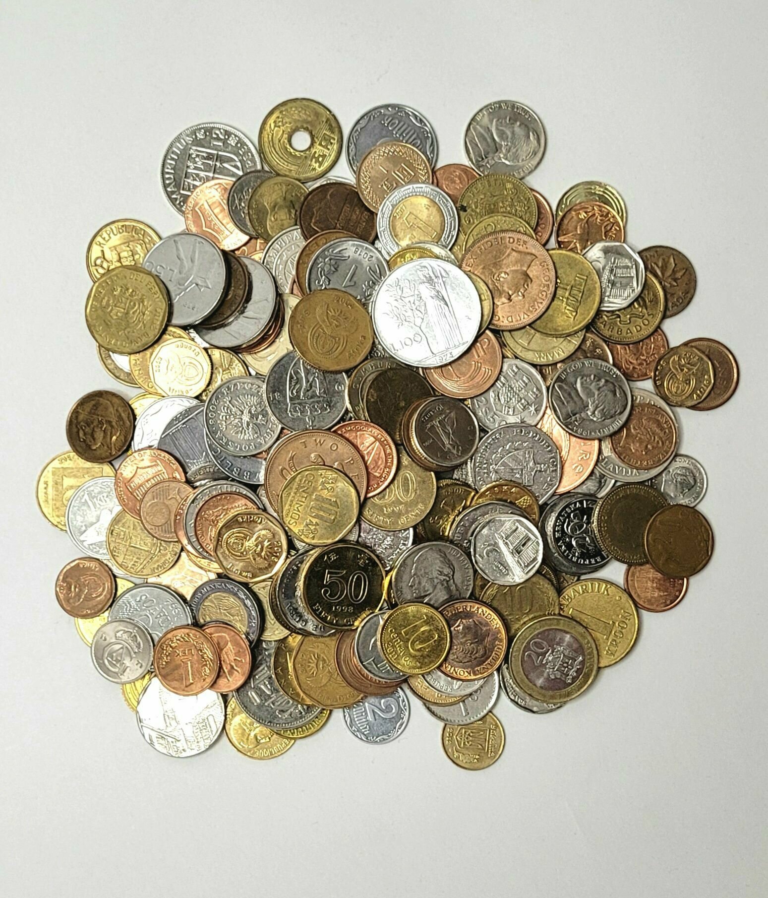 Набор из 20 монет со всего мира