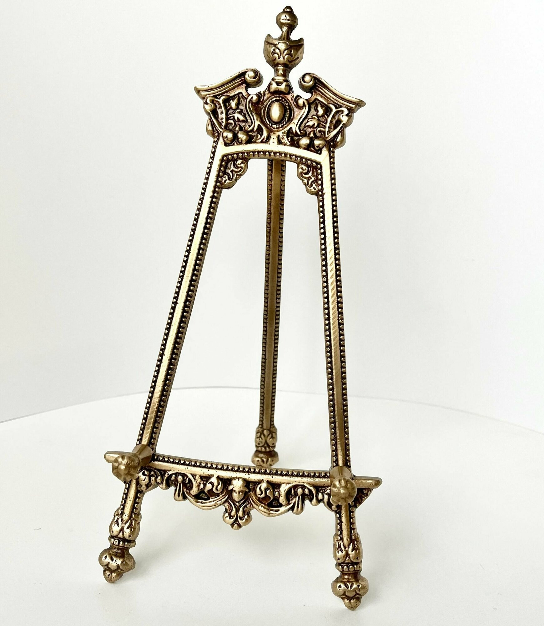 фото Подставка для декоративной тарелки, книги, картины, латунь, высота 25см