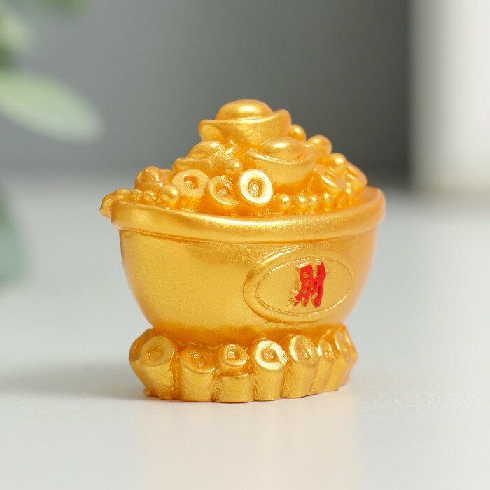 Сувенирная фигурка КНР "Чаша с монетами", полистоун, 4х3,5 см