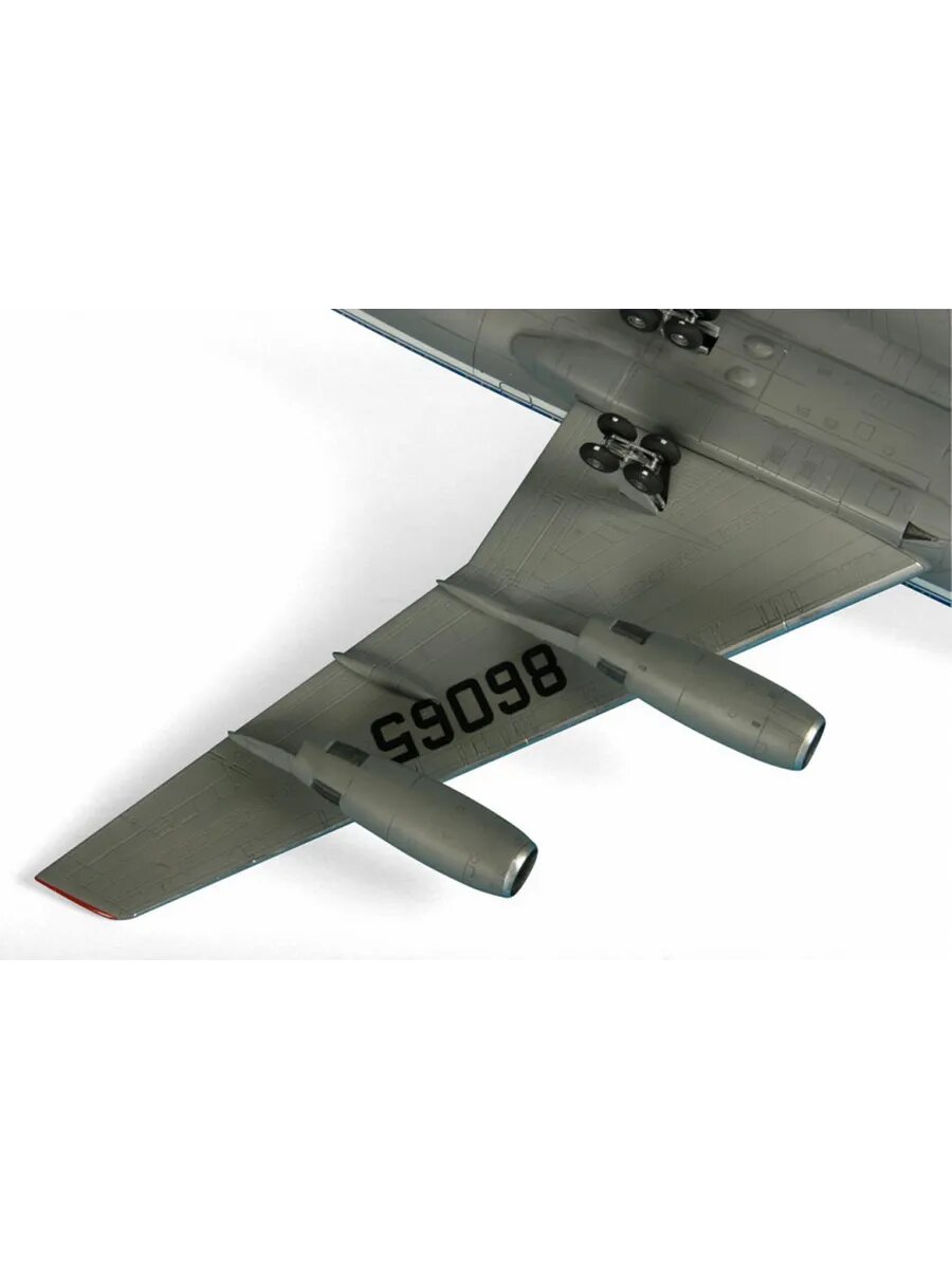 Пасс. авиалайнер "Ил-86" 7001ПН Подарочный набор — фото 1