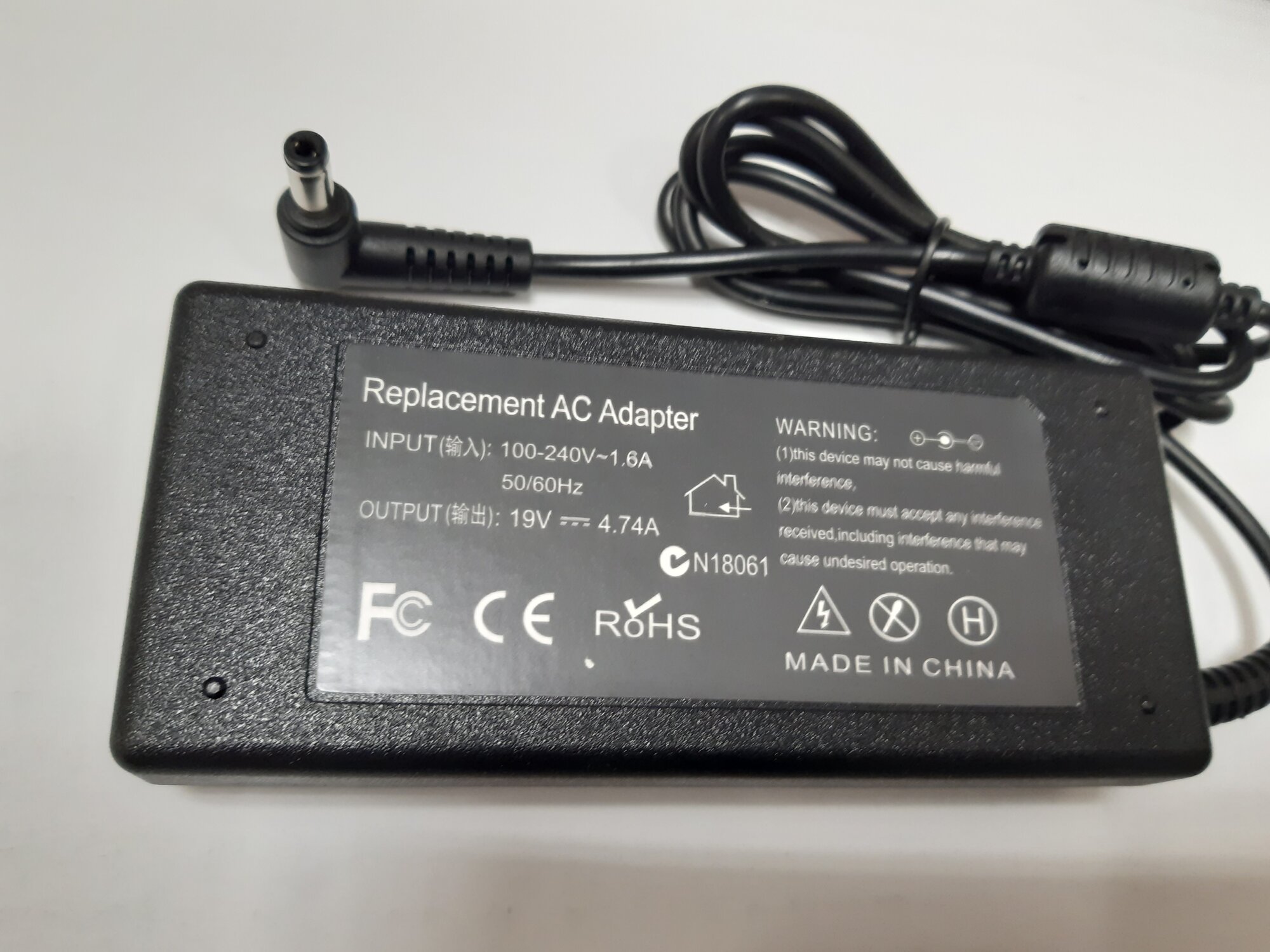 Блок питания ( адаптер ) 19V 4.74A штекер 5.5*2.5мм Универсальный