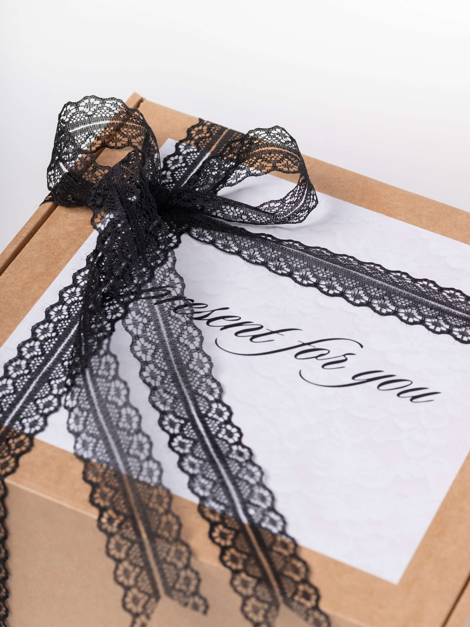 Подарочная коробка, бежевая, самосборная, крафт-картон, 22x22x10 см — фото 1