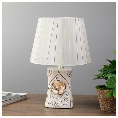 фото Лампа настольная risalux "адель", 1*40 вт, e14, золото-белый, 20*20*29 см