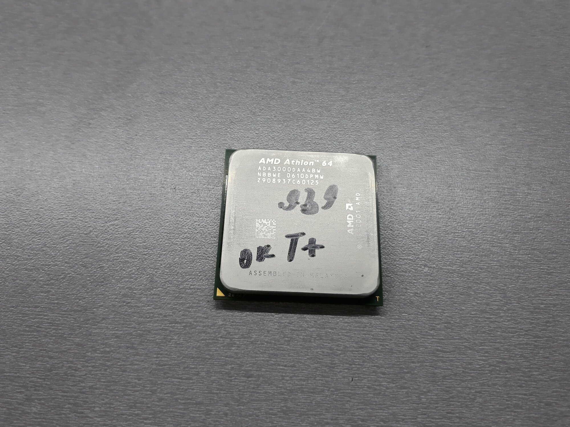 Процессор AMD Athlon 64 3000+ Venice S939 1 x 1800 МГц