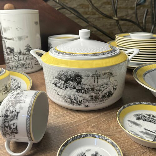 Супница с крышкой рифлёная фарфоровая Вилладж 3503₽