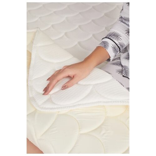 Наматрасник топпер защитный анатомический с резинками 160 х 200 см на матрас на кровать и диван