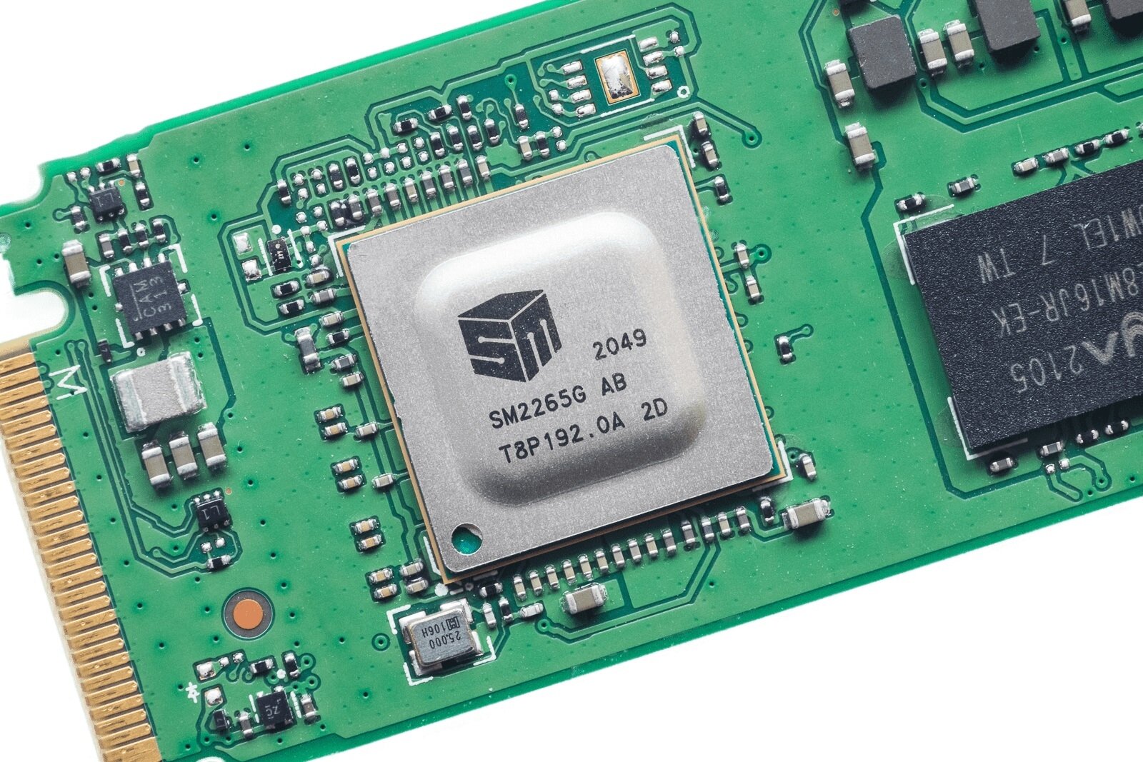 SSD жесткий диск M.2 2280 1TB QLC 670P SSDPEKNU010TZX1 INTEL