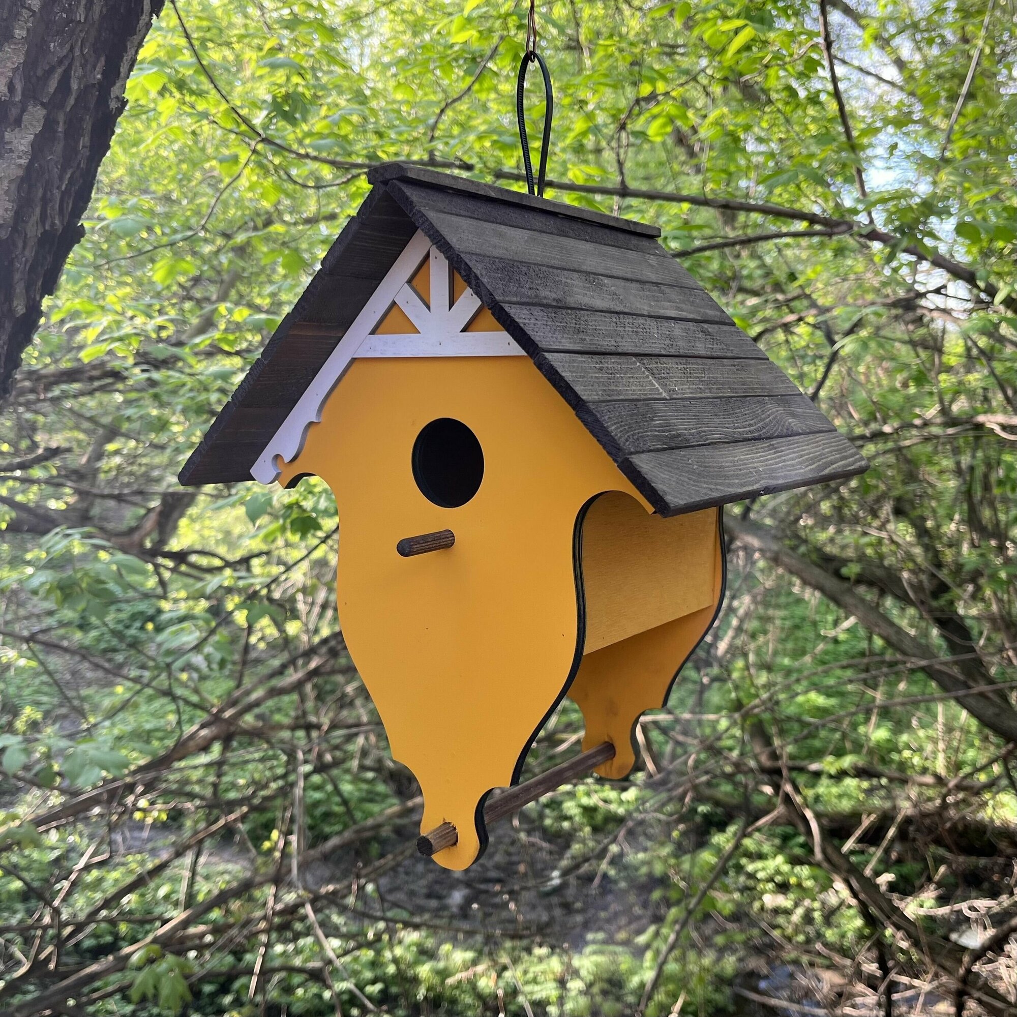 Деревянный скворечник для птиц PinePeak / Кормушка для птиц подвесная для дачи и сада, 310х260х230мм - фотография № 2