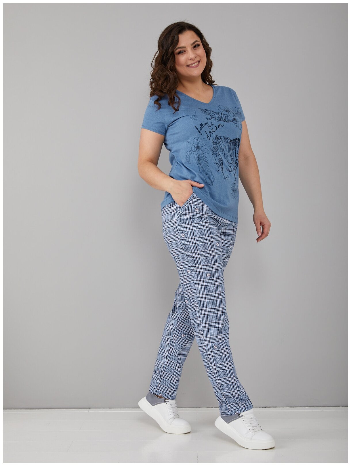 Пижама женская Алтекс с футболкой и штанами синяя, размер 54 - фотография № 4