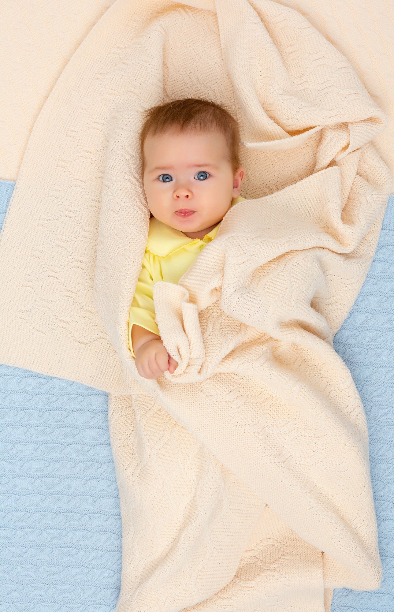 Одеяло-плед вязаное цвет бежевый