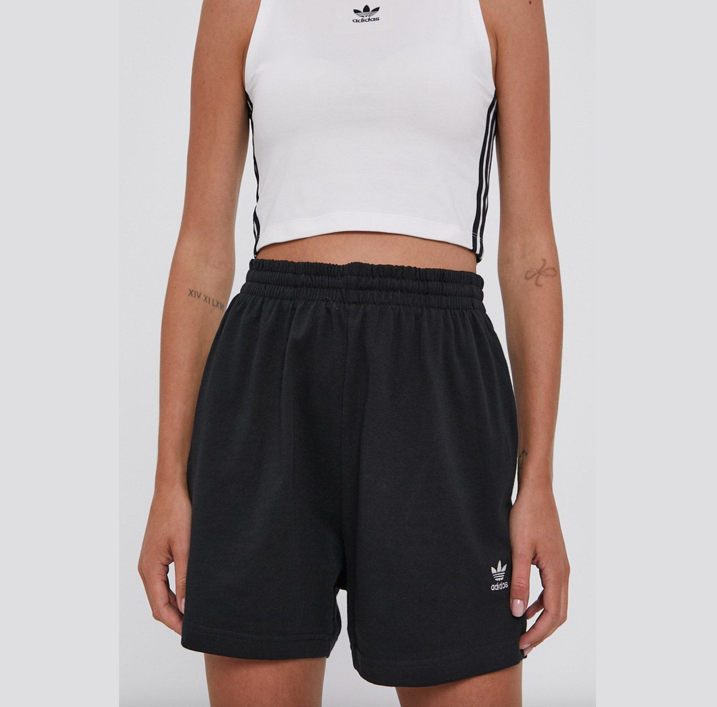 Шорты женские ADIDAS SHORT H37885 E38...