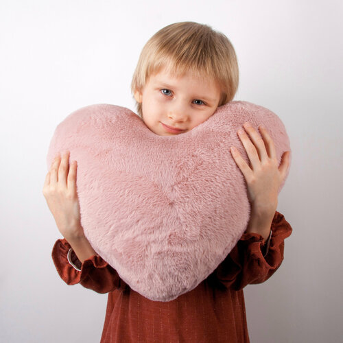 Декоративная подушка-сердце из эко-меха, нежно-розовая, 50х42 см. Подарок на 8 марта, День Рождения