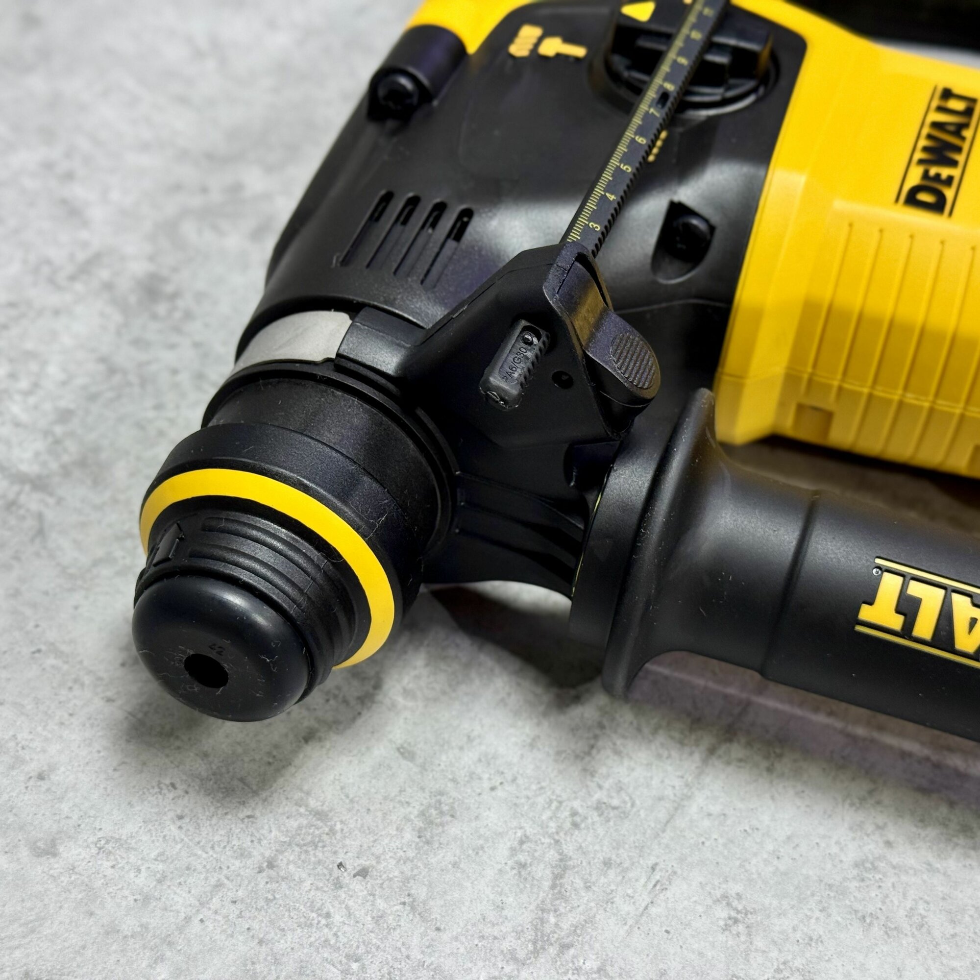 Перфоратор DeWalt D25333K в кейсе — фото 1