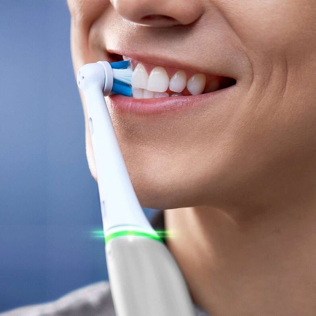 Электрическая зубная щетка Oral-B - фото №6