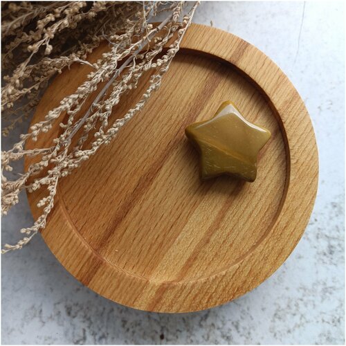 Звездочка из натурального мукаита. 30х30 мм