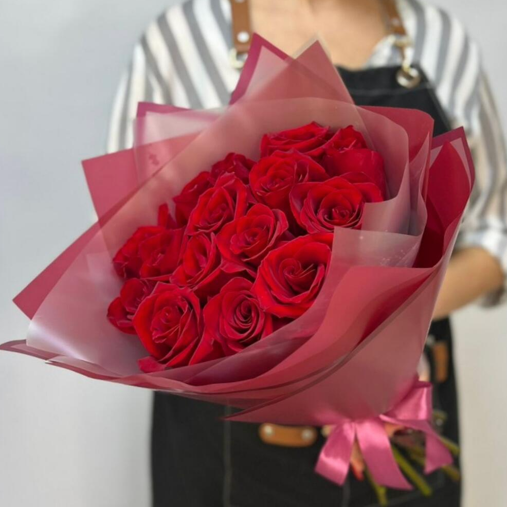 Букет красных роз 15 шт/Бордовые розы/монобукет\Размер М\Ikebana