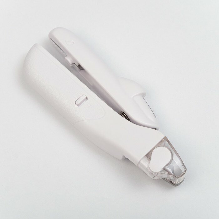 Изображение Умный когтерез для животных, с пилкой, LED фонарём и контейнером для когтей, на батарейках