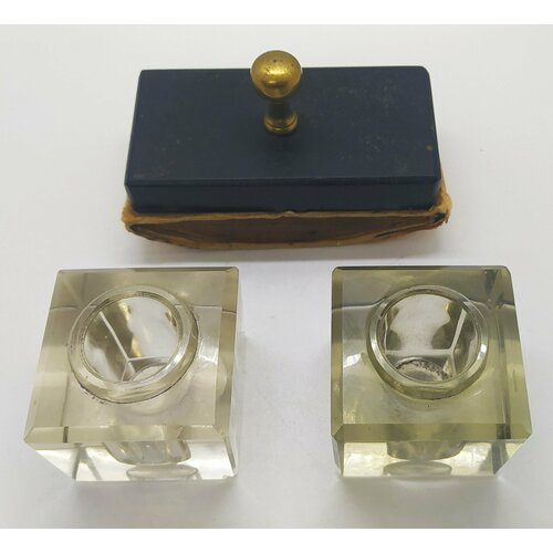 Часть письменного прибора две чернильницы без крышки и пресс-папье стекло 5411₽