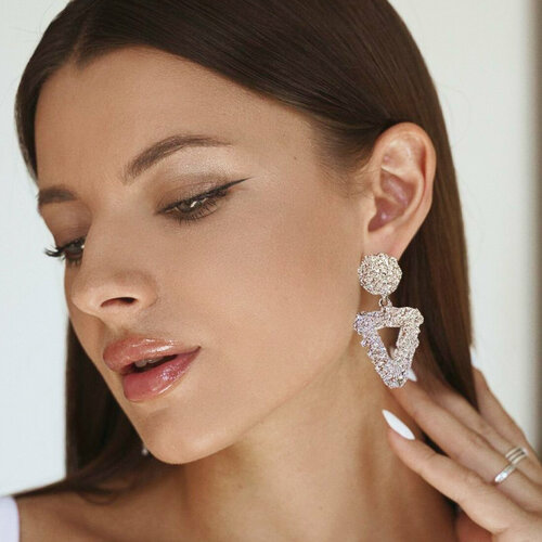 Серьги, размер 60 мм, белый, серебряный