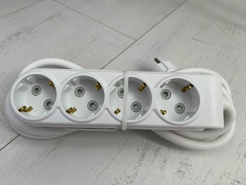 Изображение товара Удлинитель силовой 3х2.5мм2 белый, 4 розетки 3.0 метра.