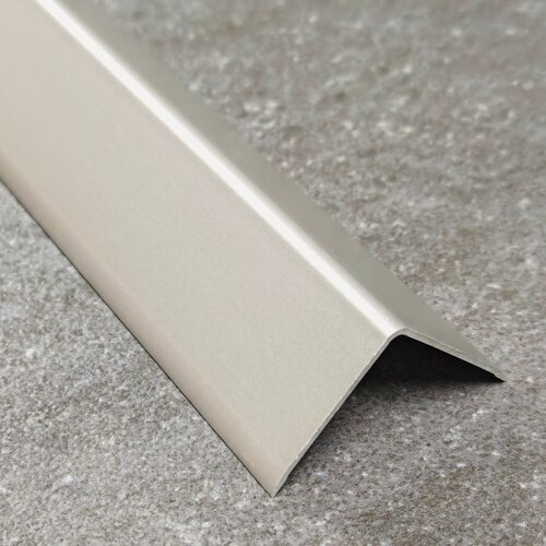 Изображение товара Угол внешний накладной для плитки алюминиевый анодированный 25х25мм 2,7м Серебро матовое