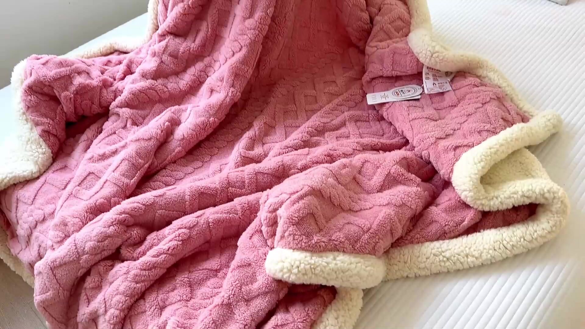 Плед 200*230 Евро Овечка плюшевый теплый двусторонний под вязаные узоры одеяло дивана Покрывало на кровать мягко розовый — фото 1