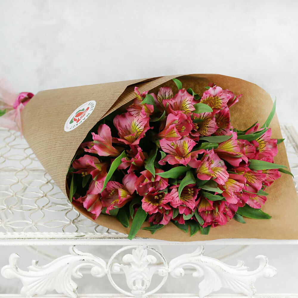 Монобукет "Букет Маркет" альстромерии крафт-бумага 7 цветков высота 60 см