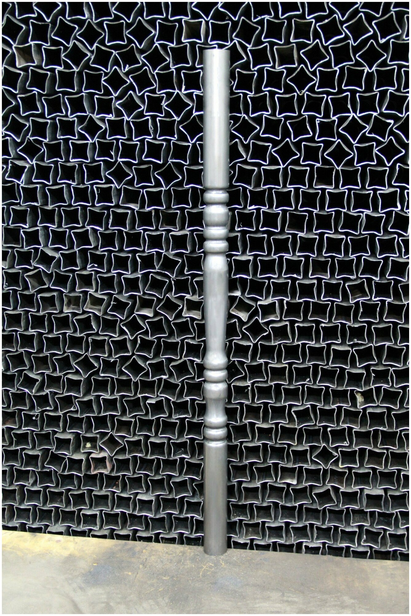 Балясина кованая металлическая Royal Kovka, диаметр 50 мм, круглые окончания диаметром 50 мм, арт. 50.3 В.КР - фотография № 3